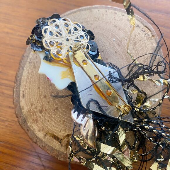 Vintage Black White Gold Foil Ribbon Flapper Profile Flower Crystal Pin Brooch - Picture 3 of 4